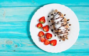 Delicious,breakfast,with,fresh,croissants,and,fresh,strawberries,on,blue